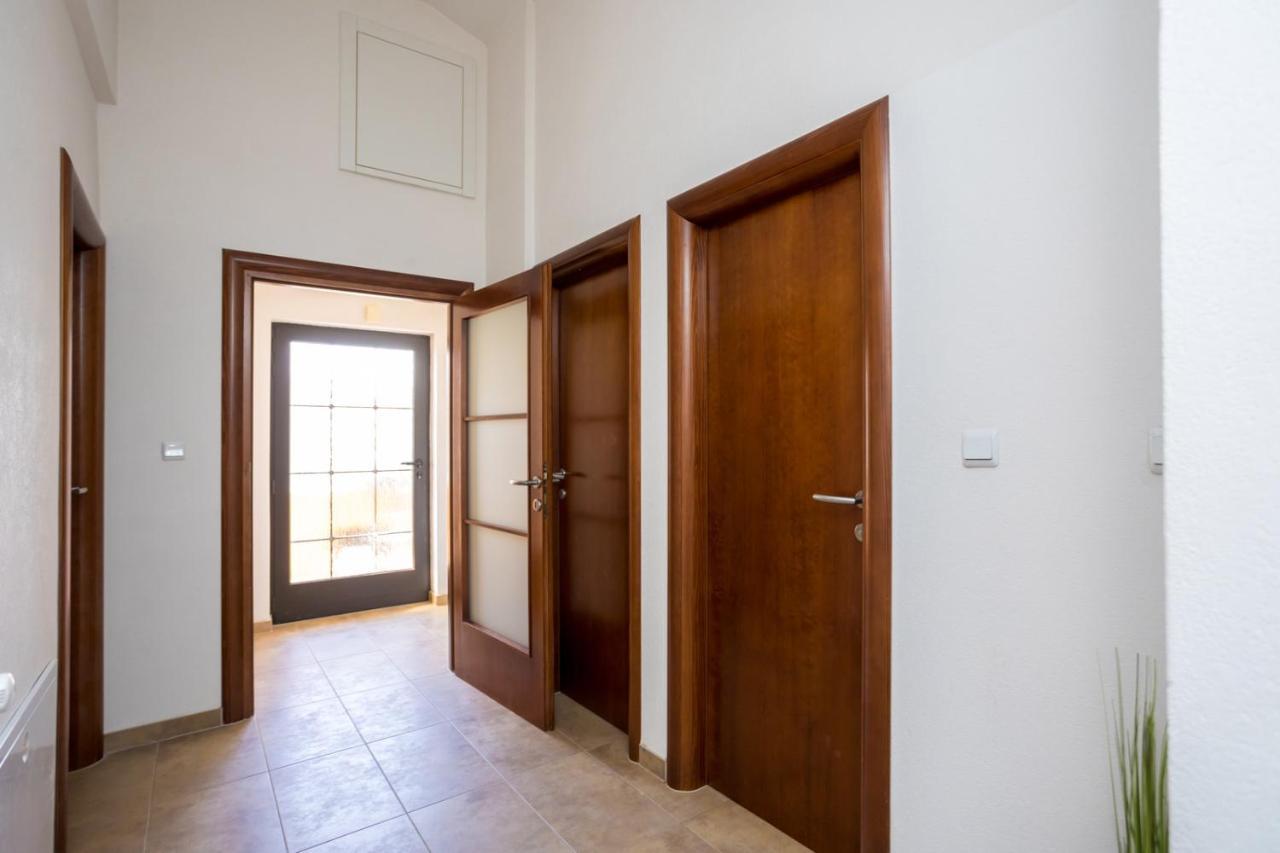 Apartmani Beba オミサリ エクステリア 写真