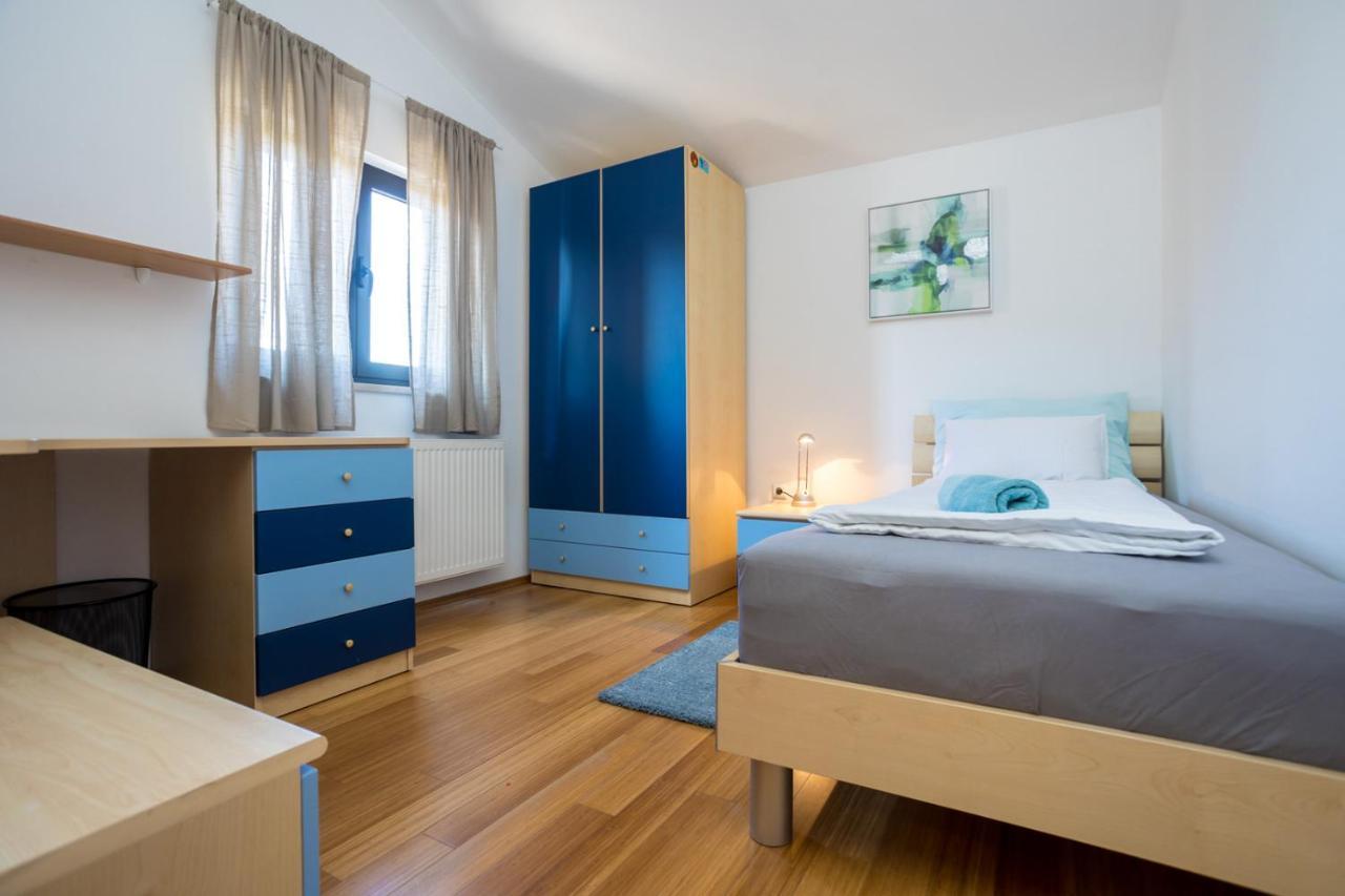 Apartmani Beba オミサリ エクステリア 写真