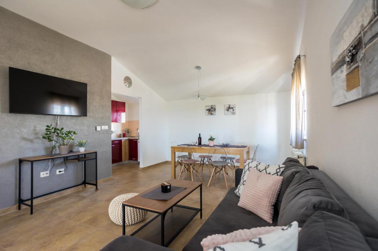 Apartmani Beba オミサリ エクステリア 写真