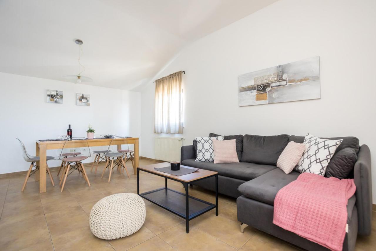 Apartmani Beba オミサリ エクステリア 写真