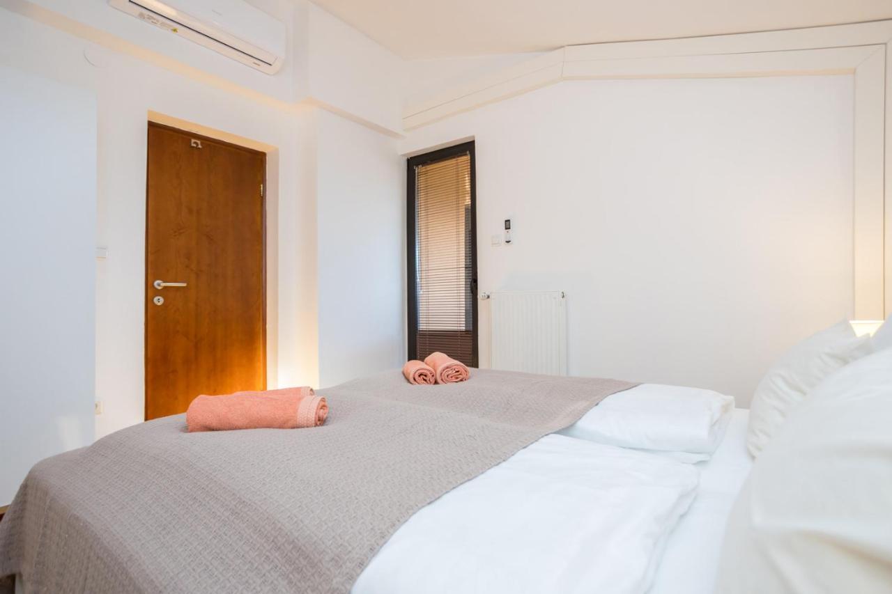 Apartmani Beba オミサリ エクステリア 写真
