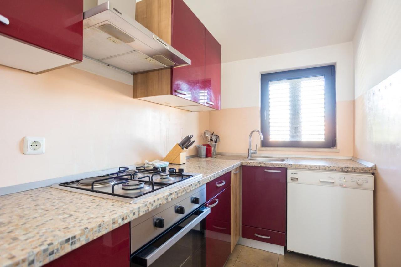 Apartmani Beba オミサリ エクステリア 写真